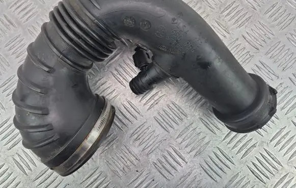 Mercedes-Benz C W203 Turbo air intake inlet pipe/hose A6460940297 A0525453826
