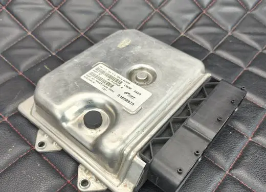 Fiat Grande Punto Engine control unit/module 51868976 BC0102067B 8DEV2SR1K