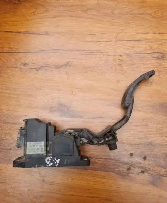 Audi A3 S3 8L Accelerator throttle pedal 1J2721503DS 081202757YB3 0281002346