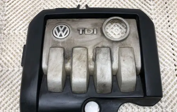 Volkswagen Golf V Engine cover (trim) 03G103925AN