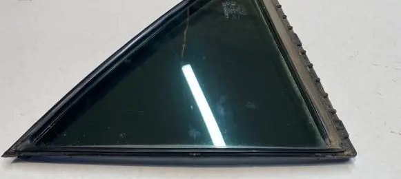 Lexus IS 200-300 Rear vent window glass E640R00011