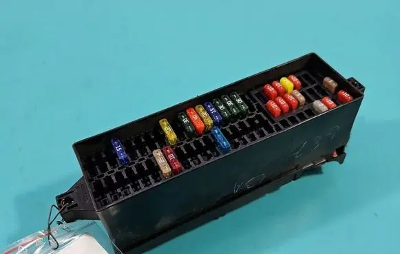 Volkswagen Jetta VI Fuse box set 123246585301T IMPRK1594835