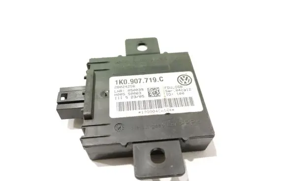 Audi A3 S3 8P Alarm control unit/module 1K0907719C