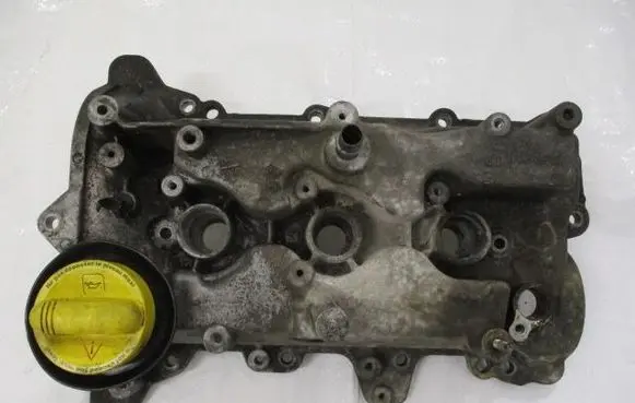 Renault Clio IV Rocker cam cover 
