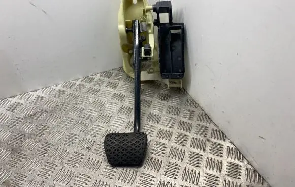 BMW 5 GT F07 Brake pedal 9144254
