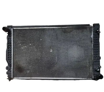 Volkswagen PASSAT B5.5 Coolant radiator 8D0121331