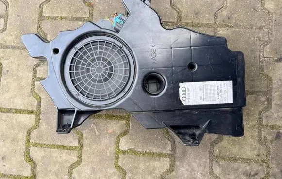 Audi A3 S3 A3 Sportback 8P Subwoofer speaker 8P3035382