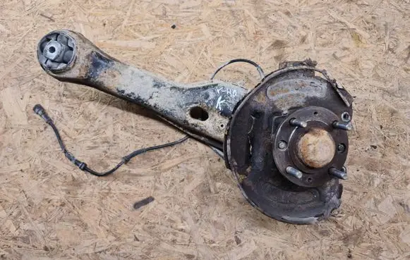 Volvo S40, V40 Rear wheel hub spindle/knuckle 