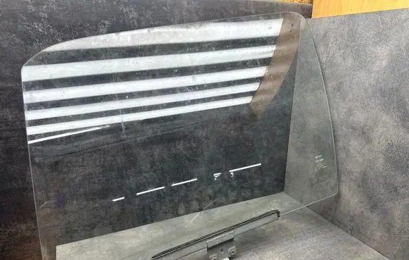 Volkswagen Golf II Front door window/glass (coupe) 43R000980 DOT66AS2M126