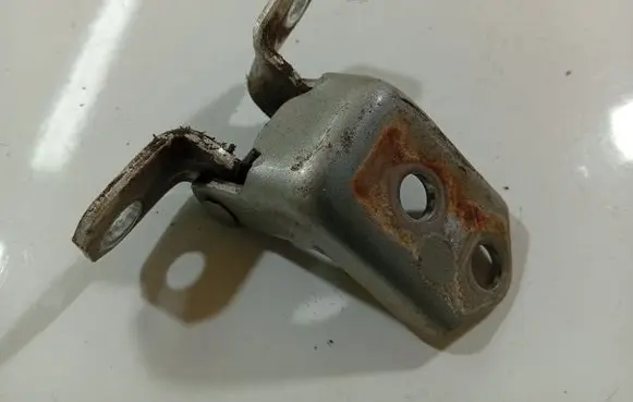 Mazda 3 I Front door upper hinge