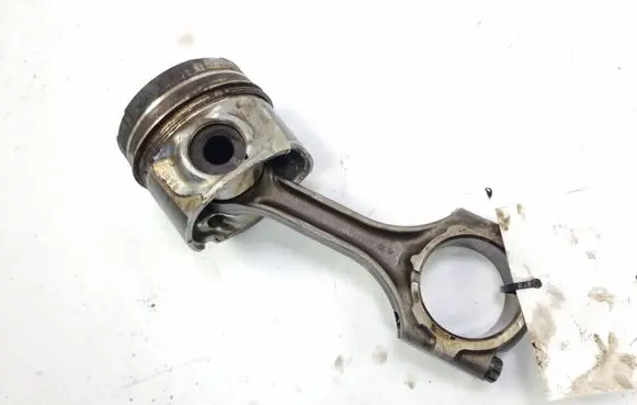 Toyota Auris 150 Piston with connecting rod