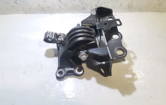 Lexus RX 450H Engine mount bracket
