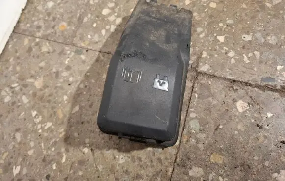 Volvo V60 Fuse box cover 30644652