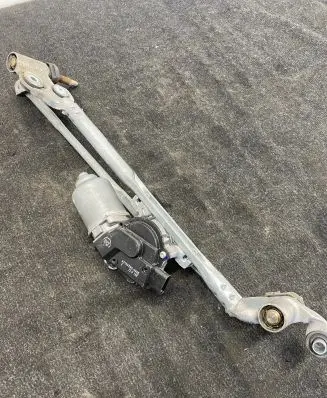 BMW X5 F15 Front wiper linkage and motor 7292653