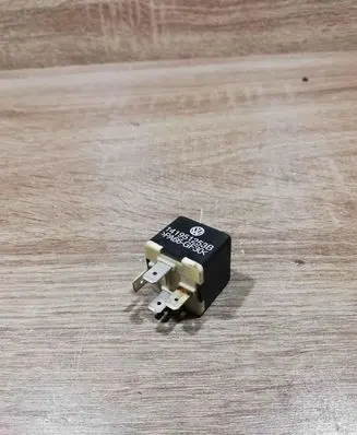 Volkswagen PASSAT B5.5 Other relay 141951253B