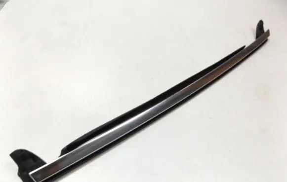Porsche Macan (95B) Rear door windshield rail 