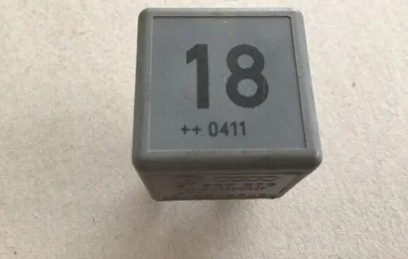 Volkswagen Golf III Other relay 191937503