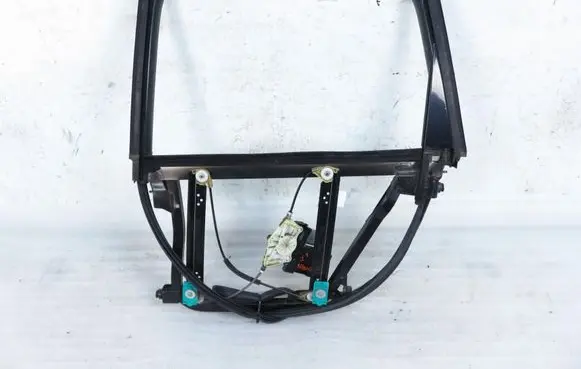 Porsche Cayenne (9PA) Rear door window/glass frame 