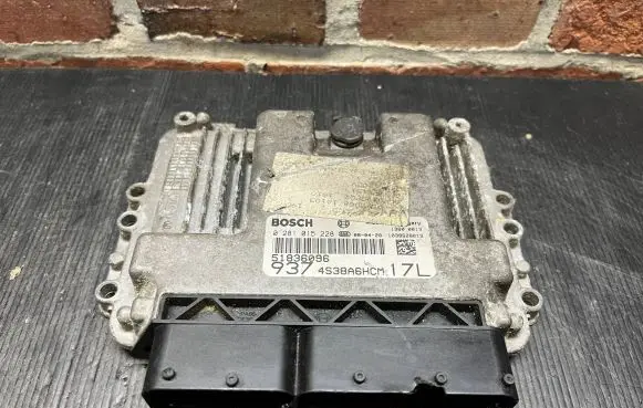 Alfa Romeo 147 Engine control unit/module 51836096 4S38A6HCM 0281015228