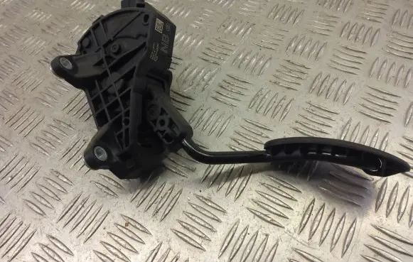 Toyota C-HR I Accelerator throttle pedal 78110F4041