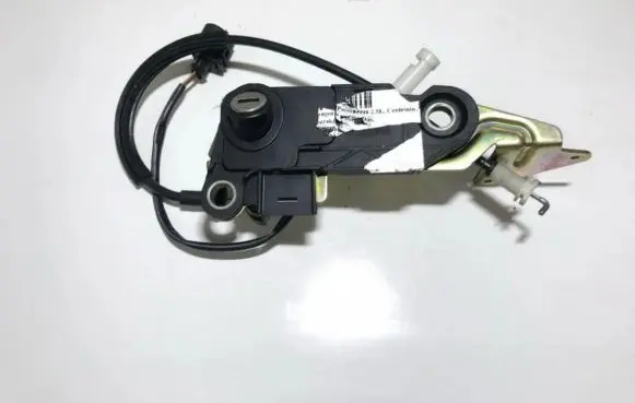 Volkswagen PASSAT B5 Tailgate exterior lock 