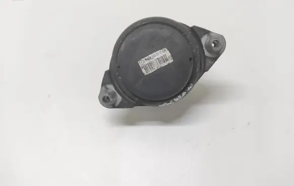 Mercedes-Benz C W204 Engine mount bracket A2042400317Q5