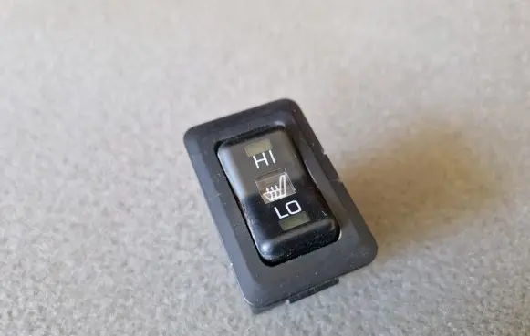 Mitsubishi L200 Seat heating switch