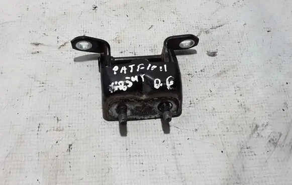 Nissan Pathfinder R51 Rear door upper hinge 82400ZP80A