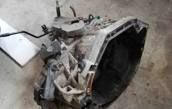 Nissan Juke I F15 Automatic gearbox 7701700601
