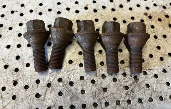 Renault Trafic III (X82) Nuts/bolts 