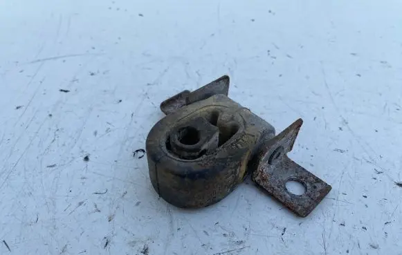 Volkswagen Golf III Muffler mount bracket/holder 1H0253144C