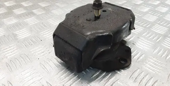 Mitsubishi Pajero Engine mount bracket