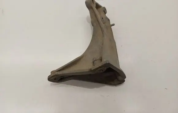 Volkswagen PASSAT B3 Engine mounting bracket 357199354F