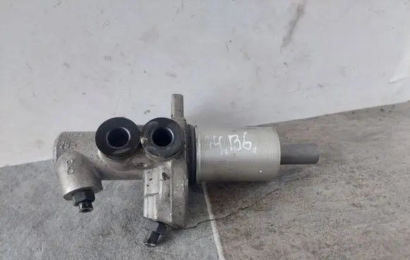 Audi A4 S4 B6 8E 8H Master brake cylinder