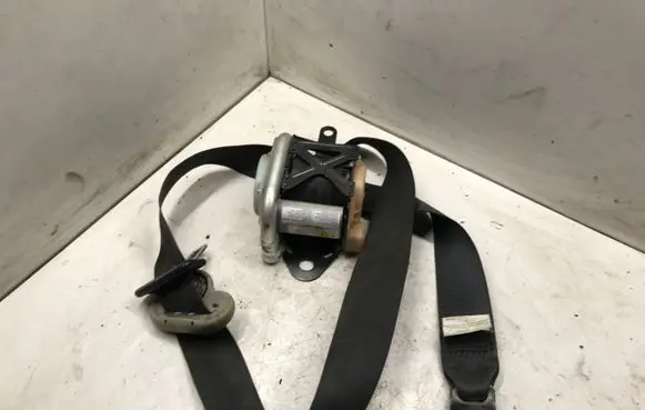 Suzuki Grand Vitara II Front seatbelt 8494065J0