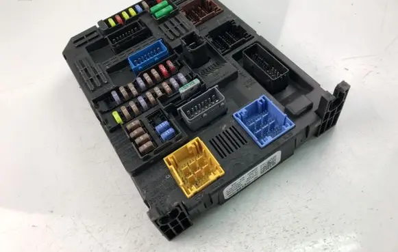 Citroen C5 Fuse box set 9832881380