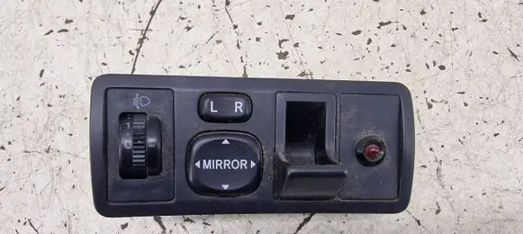 Toyota Corolla E120 E130 Wing mirror switch 183574