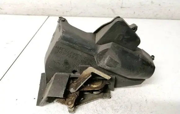 Mercedes-Benz C W202 Rear door lock 2027300635