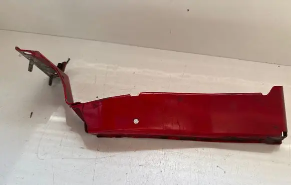 Fender mounting bracket