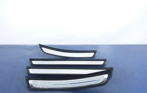 Foot area side trim