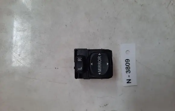 Toyota Corolla Verso E121 Wing mirror switch 183574