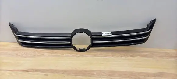 Volkswagen Touran II Front bumper upper radiator grill 1T0853655C