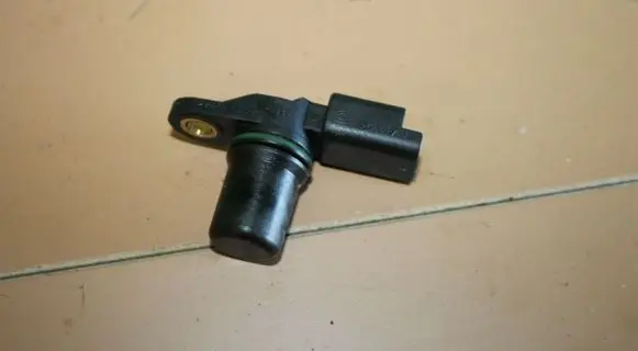 Nissan Qashqai Camshaft position sensor 215912874