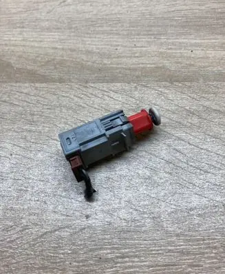 Opel Zafira A Brake pedal sensor switch 09185907