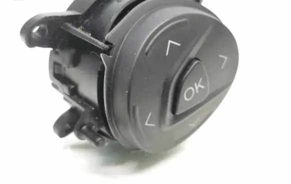 Ford Focus Steering wheel buttons/switches Am5t14k147ba 11aug26br1