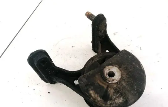 Toyota RAV 4 (XA30) Engine mount bracket