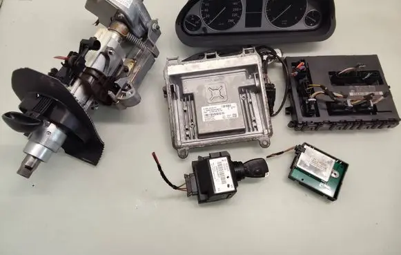 Mercedes-Benz B W245 Engine ECU kit and lock set 1695452932 A1695456232 A0024463040