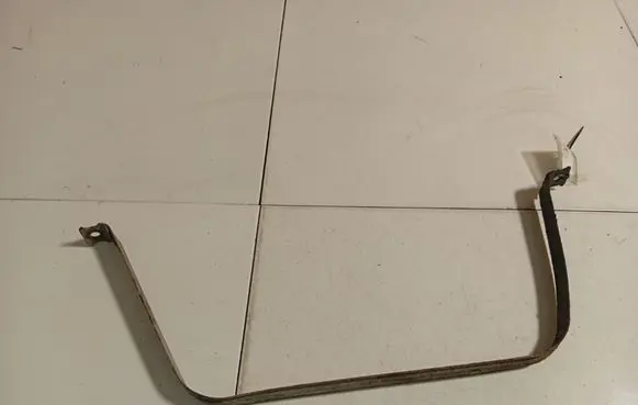 Audi Q7 4L Fuel tank mounting bracket 7L8201391