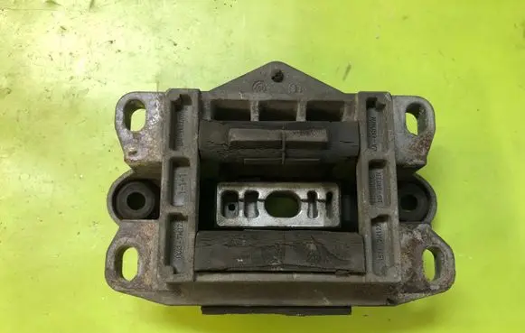 Ford Mondeo Mk III Engine mount bracket 1X437M122 1S717M122