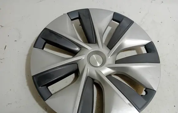 Tesla Model Y R19 wheel hub/cap/trim 104423500C